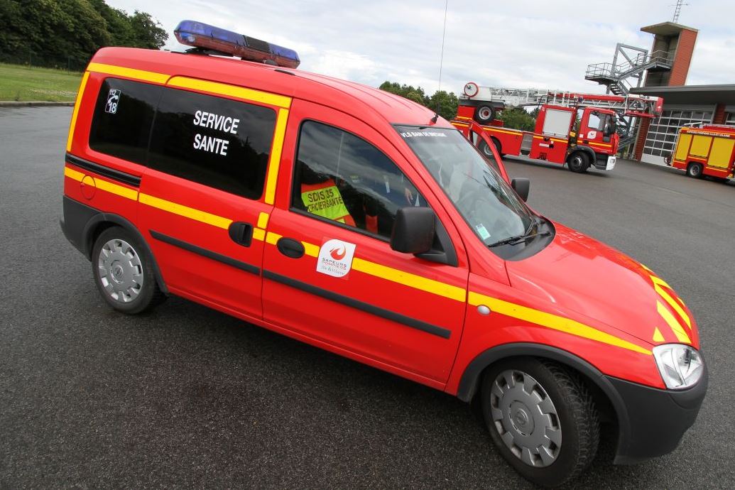 Véhicule Liaison de Santé - VLS (ou véhicule léger des Officiers de santé)